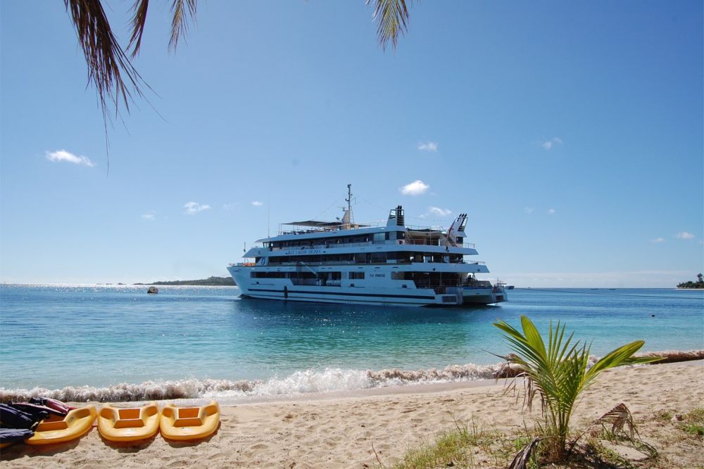 Kreuzfahrtschiff Fiji Princess am Strand, Südsee Reisen, Ozeanien Reisen, Blue Lagoon Cruise