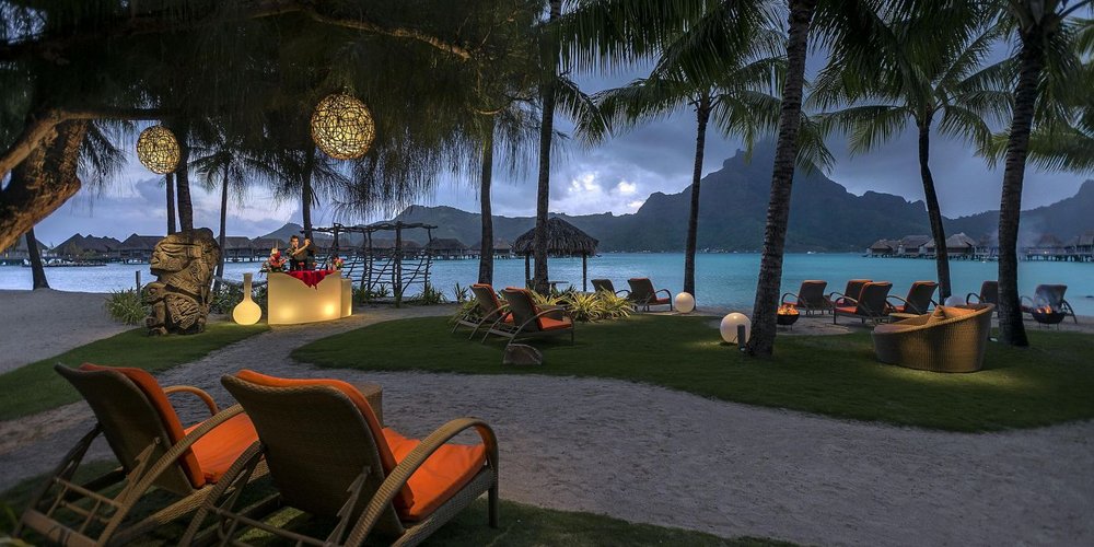 Sunset Theatre, InterContinental Bora Bora Resort & Thalasso Spa, Französisch Polynesien, Südsee Reisen
