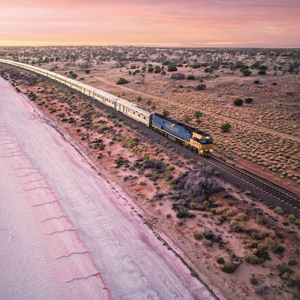 Panoramabild des Indian Pacific Train, Australien Rundreise