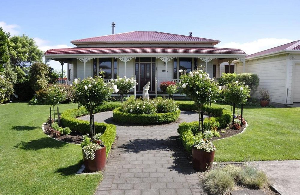 Vorgarten, Villa Heights Bed & Breakfast, Taranaki, Neuseeland Rundreise