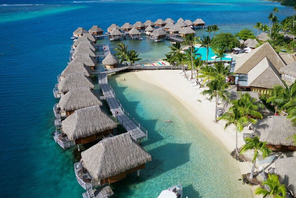 Waterbungalows, Hotel Manava Beach Resort & Spa Moorea, Französisch Polynesien Reise