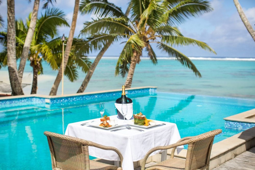 Tisch am Pool, Little Polynesian Resort, Cook Islands, Südsee Reise