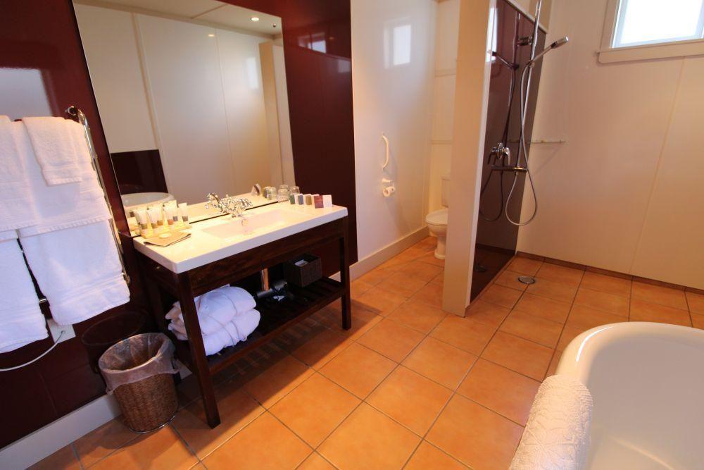 Badezimmerbeispiel, Waipoua Lodge, Aranga, Neuseeland Reise